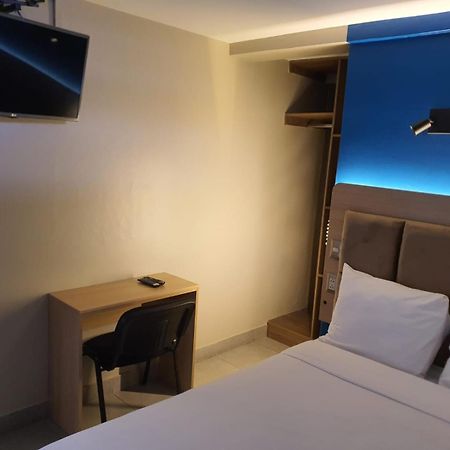 Hotel Residencial Alfa Lima Bagian luar foto